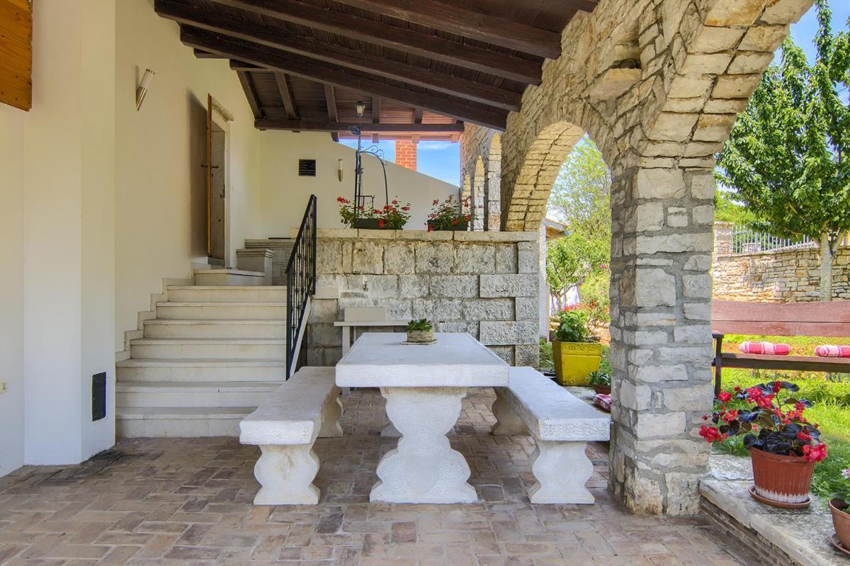Holiday Home Kukurin Bale Luaran gambar